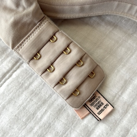 Incredible by VS racerback bra 32DD - Picture 3 of 4